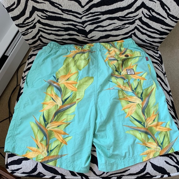 Men’s Tommy Bahama Swim Suit. - Picture 2 of 3